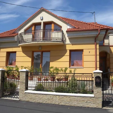 Διαμέρισμα 4 *