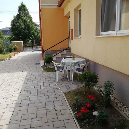 Διαμέρισμα 4 *