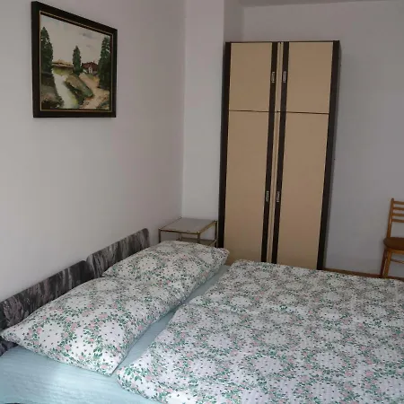 Διαμέρισμα 4 *